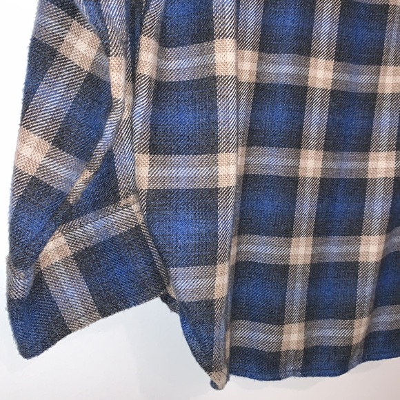 AE Flannel Men’s Medium Blue, Tan, and Cream - Picture 10 of 11